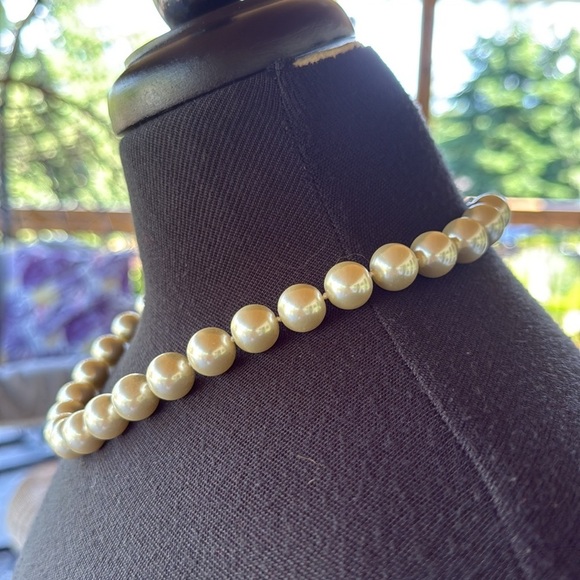 Faux Pearl Fashion Necklace - Picture 2 of 5